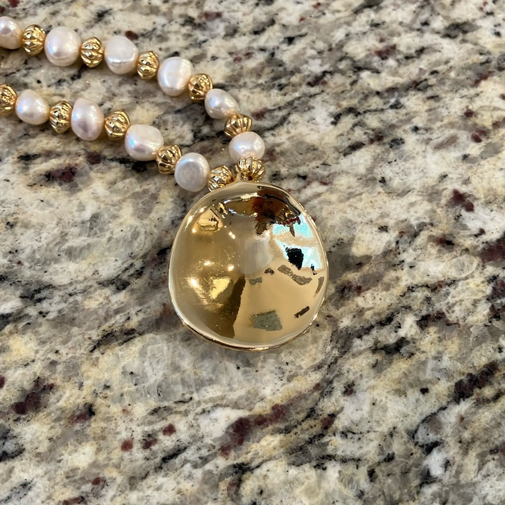 Talbots Beaded Seashell Necklace Freshwater Pearl & Gold Tone Shell Pendant - Picture 8 of 8